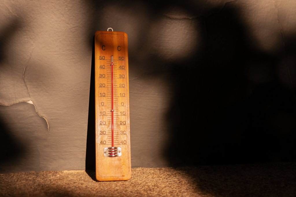 thermomètre affichant 40 degré Celsius